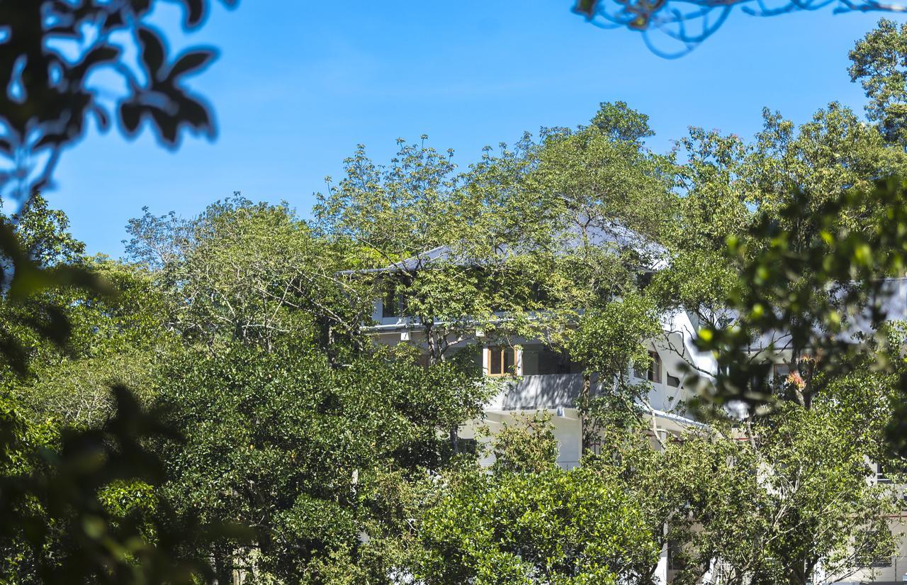 Hostess Thekkady Hotel Exterior photo